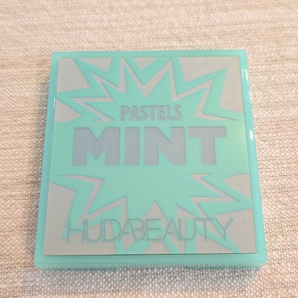 HUDA BEAUTY Pastels Mint Mini Palette - NEW - Picture 3 of 11